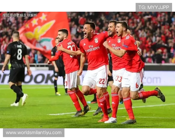 在AC米兰旗舰厅客户端体验高清赛事直播，感受足球现场的震撼氛围