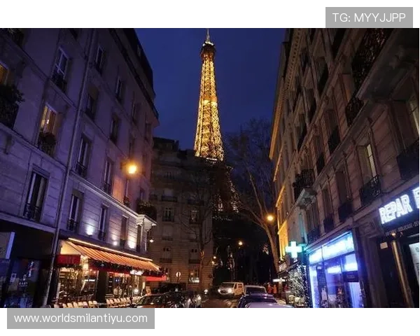米兰大教堂的灯光秀与夜景欣赏指南,体验不一样的视觉盛宴与文化氛围 米兰大教堂的灯光秀与夜景欣赏指南,体验不一样的视觉盛宴与文化氛围